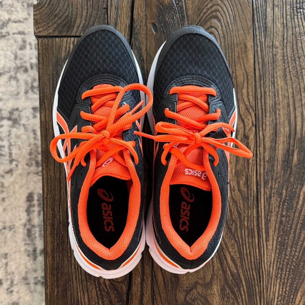 ASICS Dynamic Black and Orange tennis shoes.